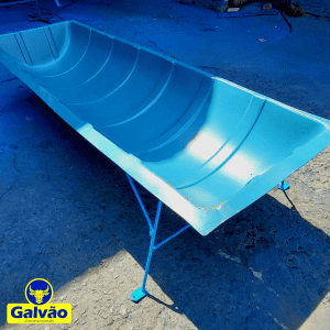Cocho Plástico Para Trato de Bezerros 210x45cm | GALVÃO